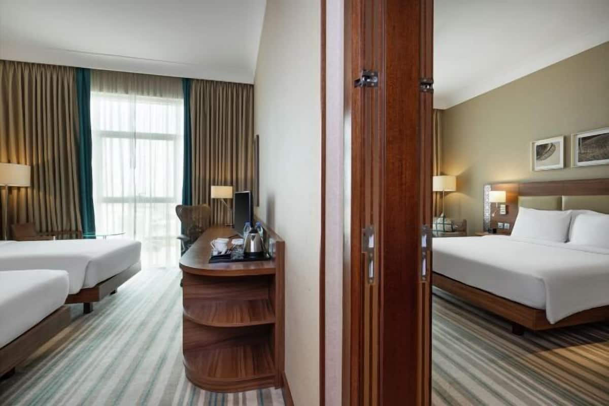 Premium bedding, minibar, in-room safe, desk