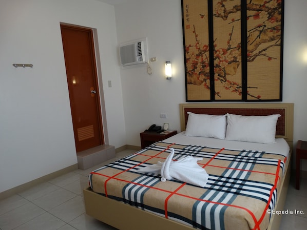 Premier Double Room - Sun Avenue Tourist Inn And Cafe (Tagbilaran)