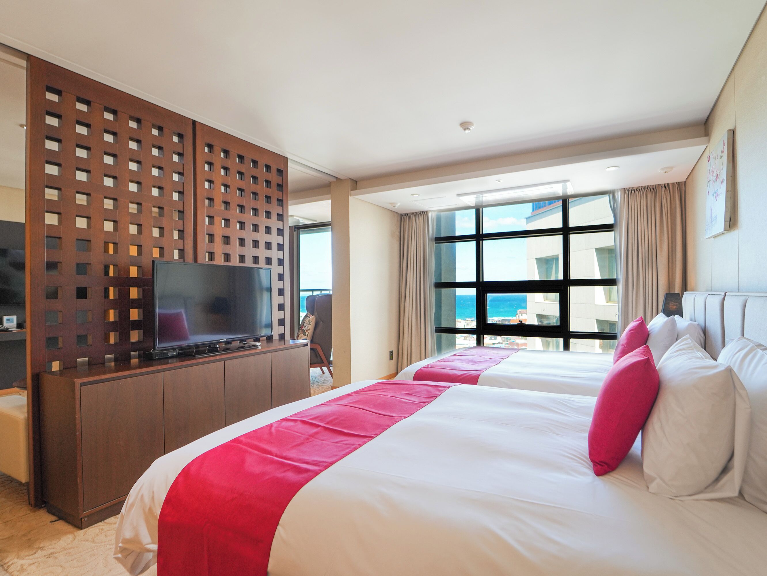 Suíte executiva | Roupas de cama premium, cofres nos quartos, escrivaninha