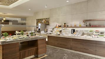 Daily cooked-to-order breakfast (TRY 60 per person)