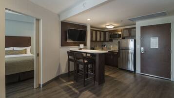 Studio Suite, Kitchen, Mountain View