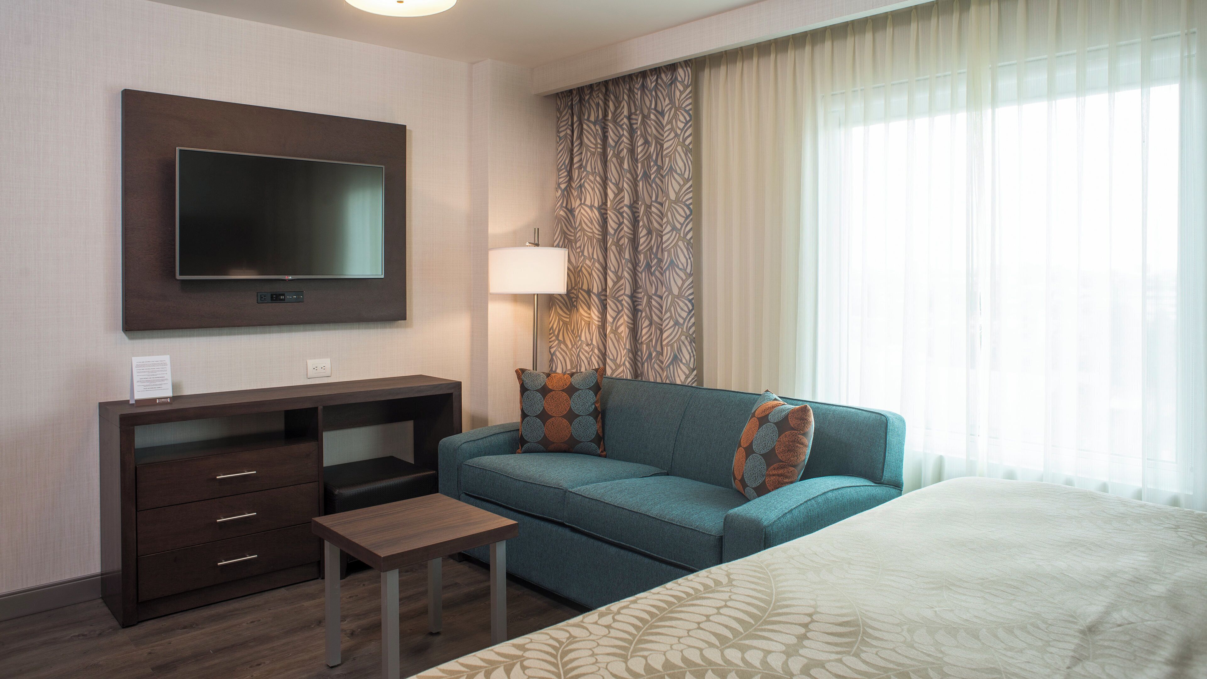 Studio Suite, Kitchen, Pool View | In-room safe, desk, blackout drapes, soundproofing
