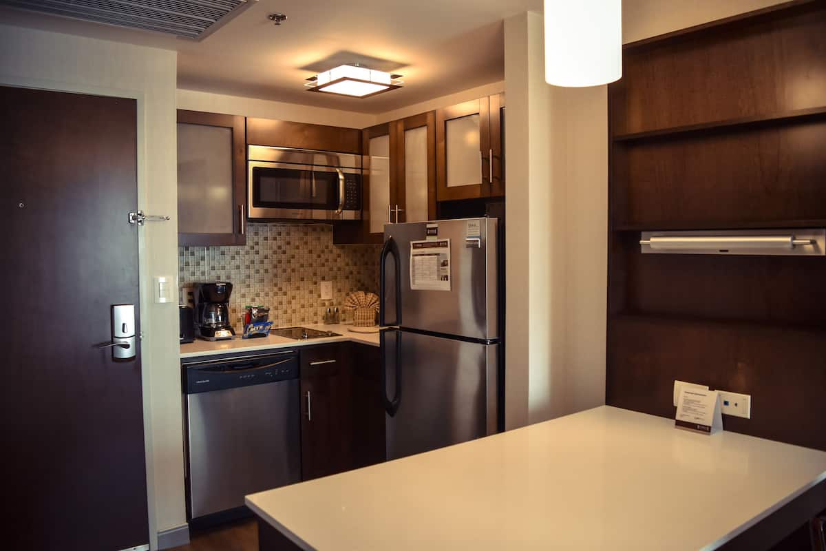 1 bedroom, in-room safe, desk, blackout curtains