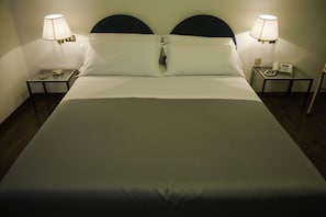 Quarto casal ou duplo, 1 cama de casal ou 2 camas de solteiro | Cofres nos quartos, Wi-Fi de cortesia, roupa de cama