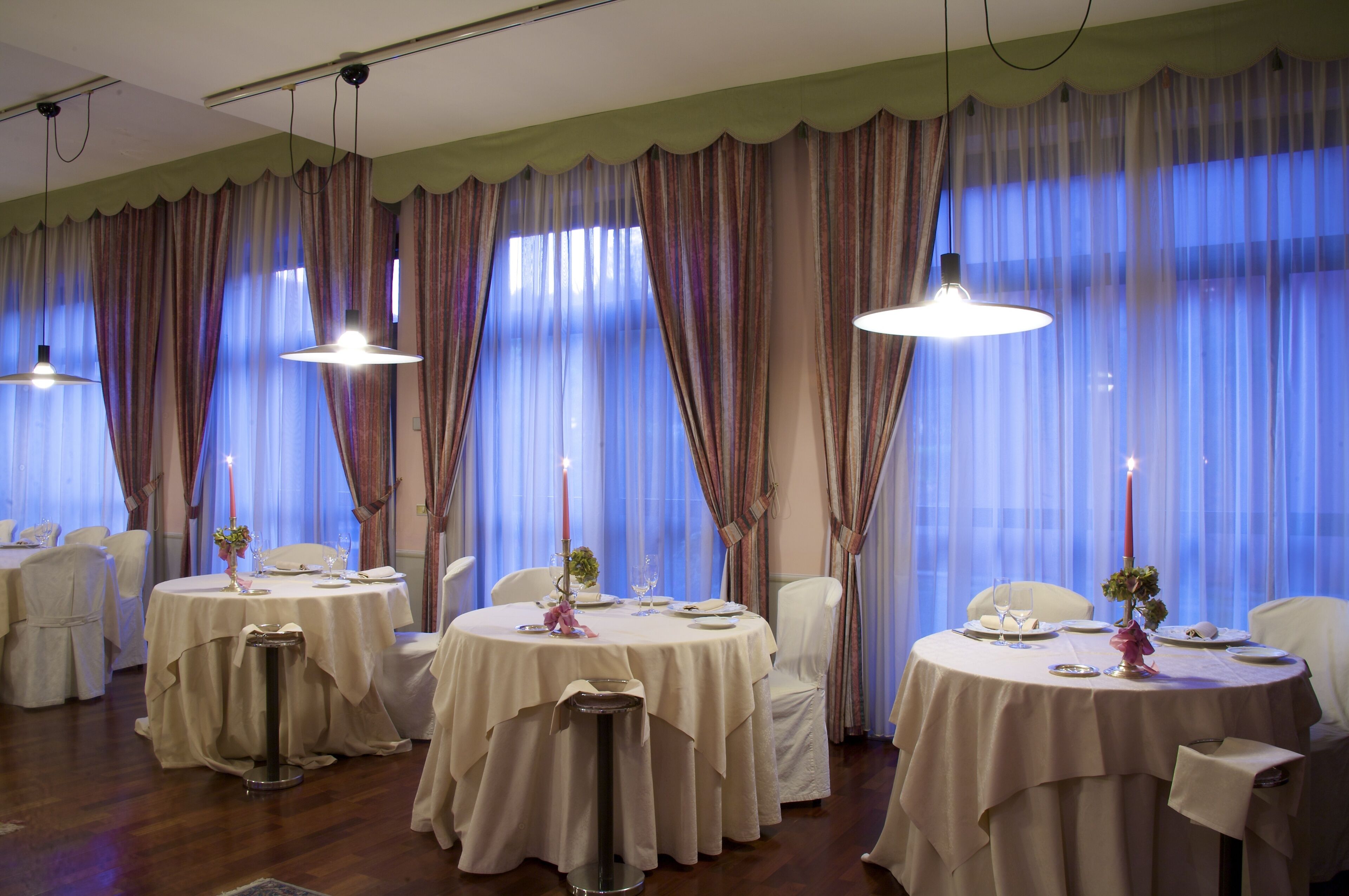 Déjeuner et dîner servis sur place