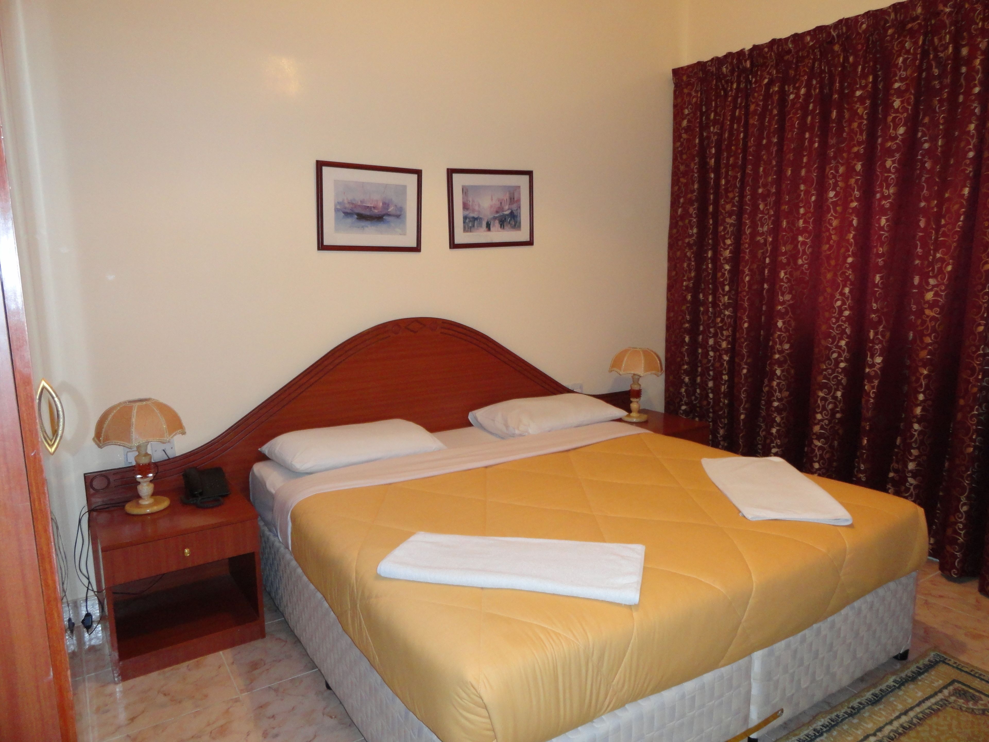 1 bedroom, Egyptian cotton sheets, down duvets, desk