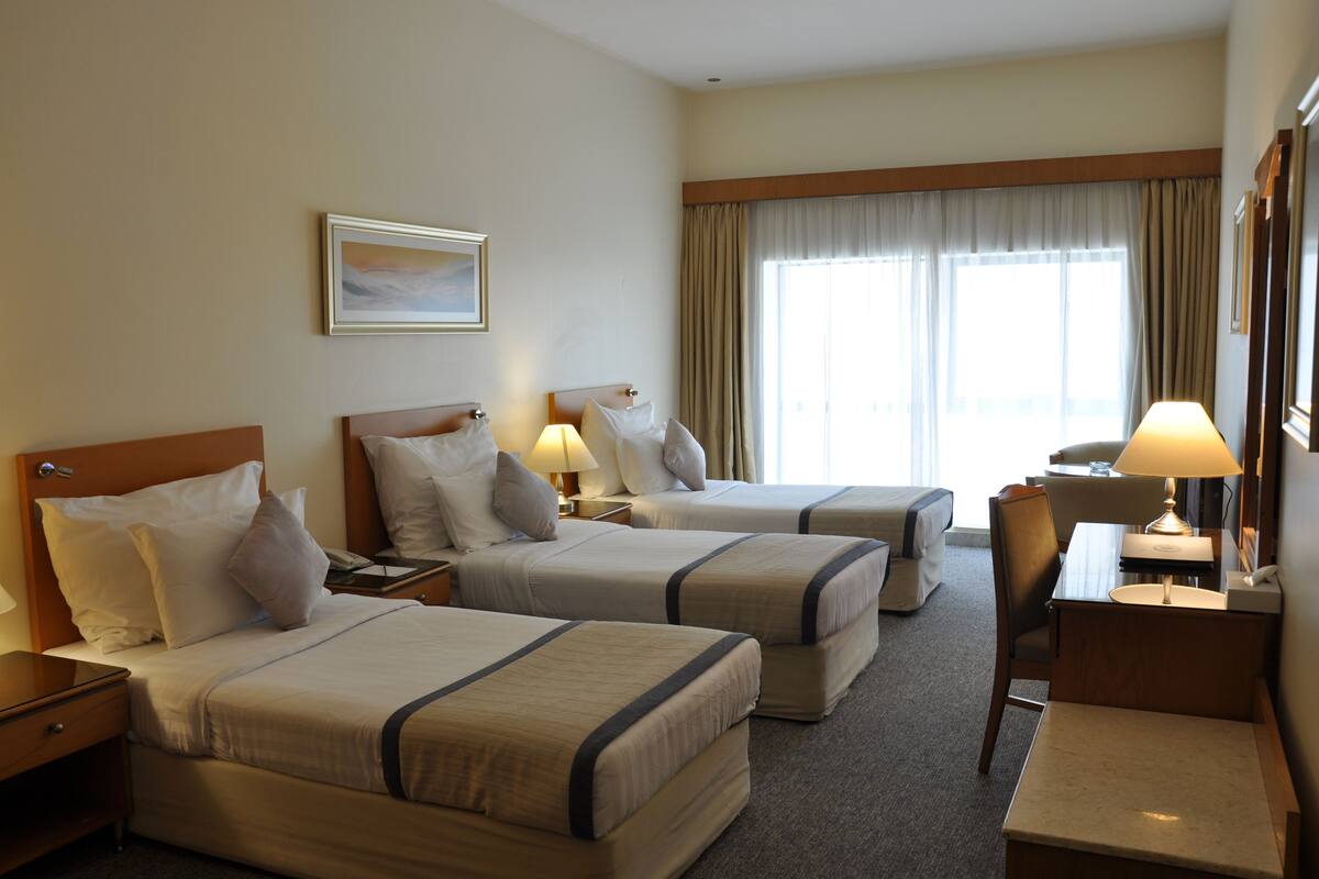 Standard Triple Room, 3 Twin Beds | Premium bedding, minibar, in-room safe, desk