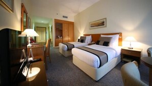 Standard Twin Room | Premium bedding, minibar, in-room safe, desk - Lavender Hotel (Dubai)