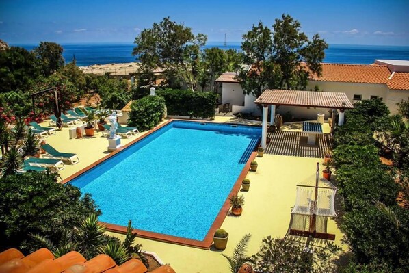 Seasonal outdoor pool