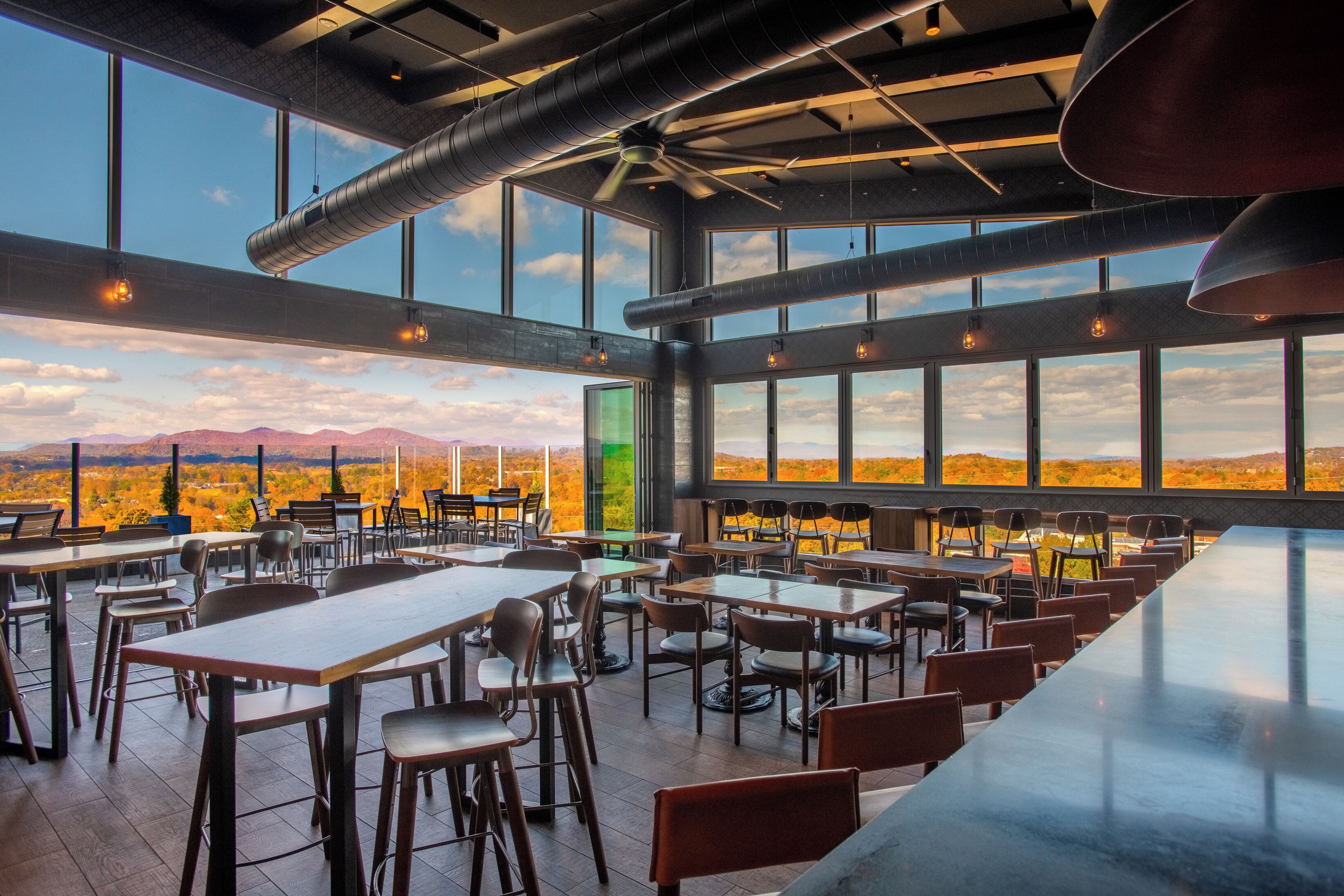 2 bars/lounges, rooftop bar