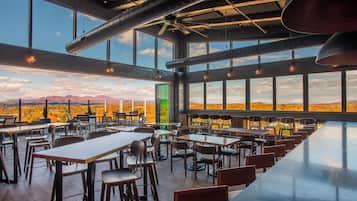2 bars/lounges, rooftop bar