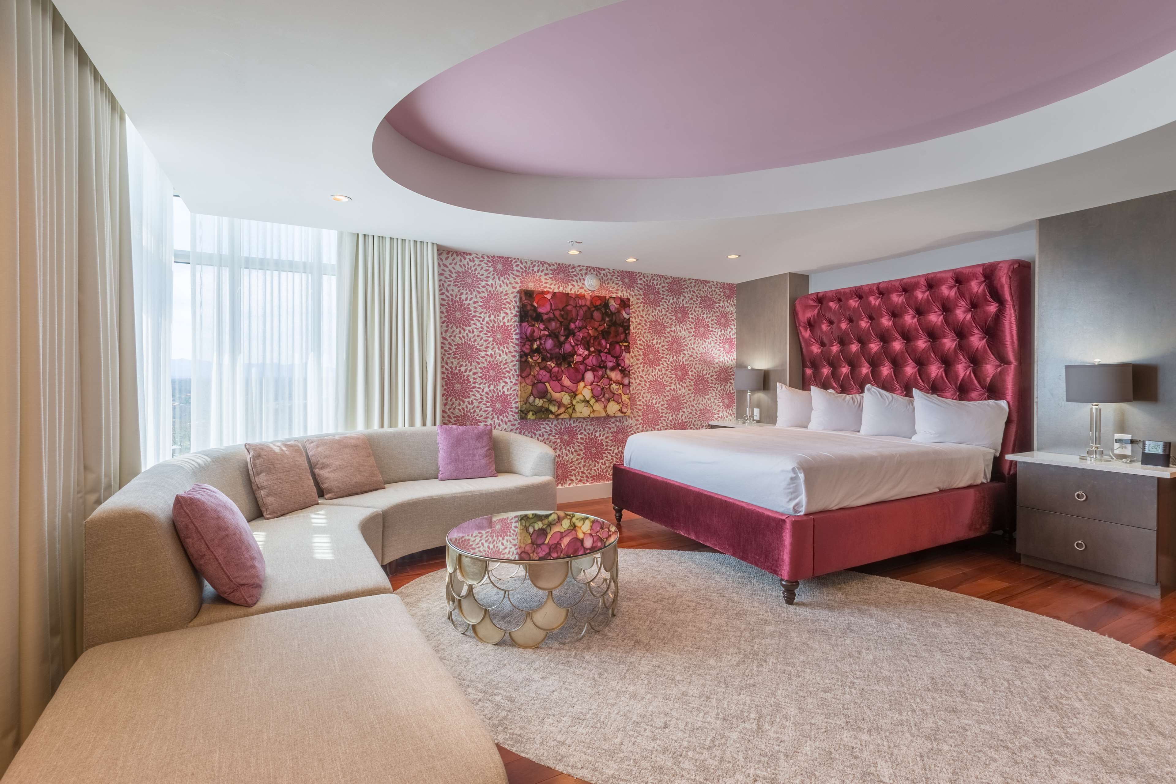 Suite, 1 Tempat Tidur King (Bridal) | Seprai premium, brankas, meja kerja, dan ruang kerja ramah laptop