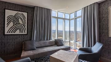 Suite, 1 kingsize-seng (Groom) | Oppholdsområde | En 42-tommers TV med kabel-kanaler samt MP3-dokkingstasjon