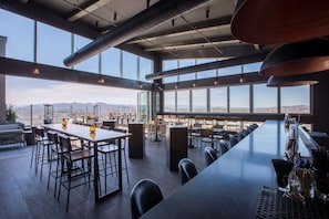 2 bars/lounges, rooftop bar
