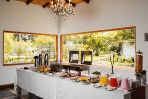 Desayuno bufé gratuito y diario