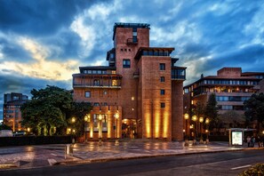 Front of property – evening/night - Cora 127 Plenitud (Bogotá)