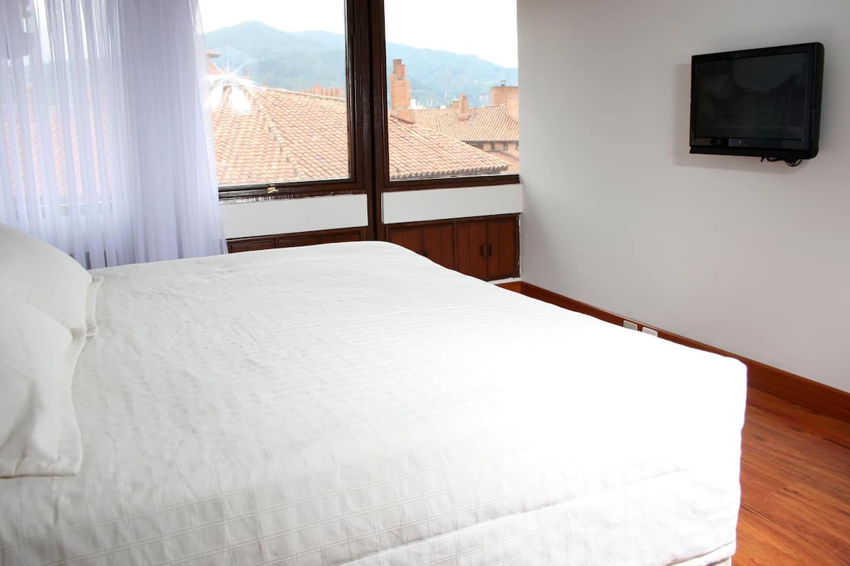 In-room safe, desk, soundproofing, iron/ironing board
