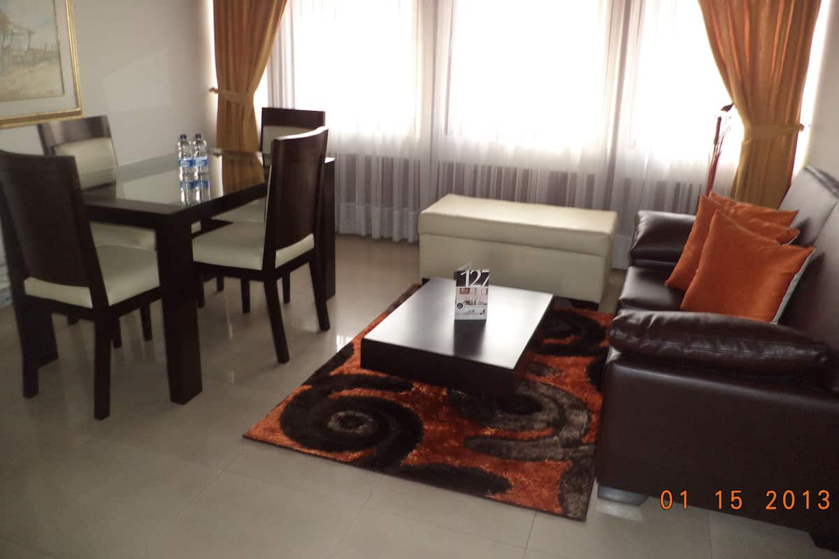 Standard Apartment, 2 Bedrooms | Private kitchenette | Fridge, microwave, stovetop, coffee/tea maker