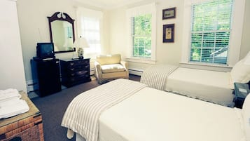 Room, 2 Twin Beds, Shared Bathroom | Desk, iron/ironing board, free WiFi, bed sheets