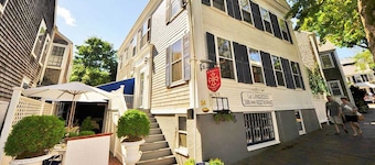 Languedoc Inn & 3 Hussey St Guest House