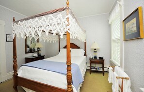 Zimmer, 1 Queen-Bett, Gemeinschaftsbad | Schreibtisch, Bügeleisen/Bügelbrett, kostenloses WLAN, Bettwäsche