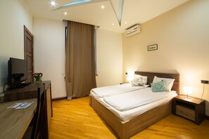 Standard Double Room | Desk, iron/ironing board, rollaway beds, free WiFi - City Hotel By Picnic (Yerevan)