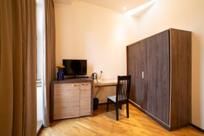 Desk, iron/ironing board, rollaway beds, free WiFi