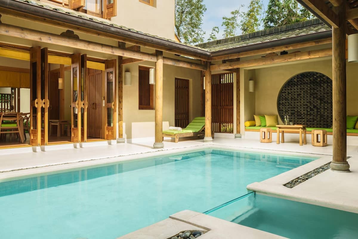 Villa, 2 soverom (Courtyard Pool) | Minibar, safe på rommet, blendingsgardiner og lydisolert