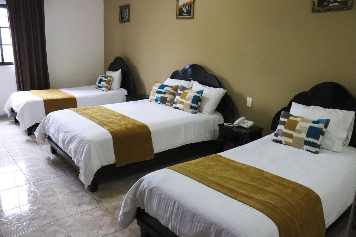 Quadruple Room | In-room safe, desk, blackout curtains, free WiFi