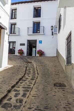 Property entrance - Hotel Real de Poqueira (Capileira)