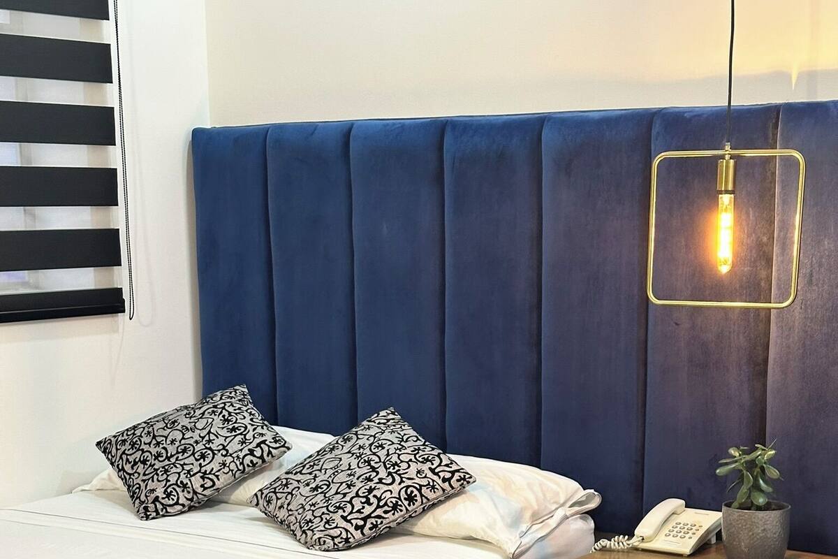 Minibar, caja fuerte, escritorio y wifi gratis