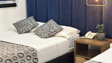 Bar mini, peti besi dalam bilik, meja, Wi-fi percuma