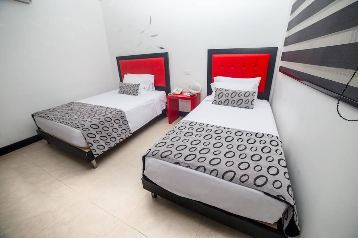 Minibar, coffres-forts dans les chambres, bureau, Wi-Fi gratuit