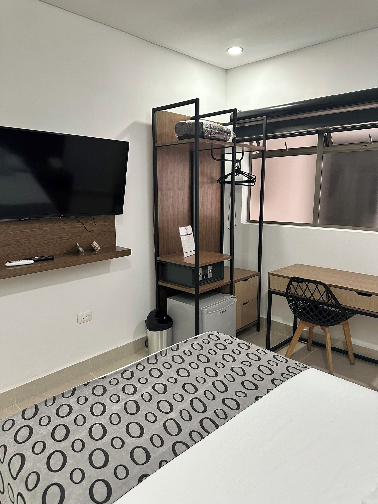 Basic Single Room, 1 Double Bed | Minibar, in-room safe, desk, free WiFi