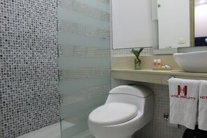 Standard Twin Room | Bilik Mandi | Pancuran mandi, kelengkapan dandanan diri percuma, pengering rambut 