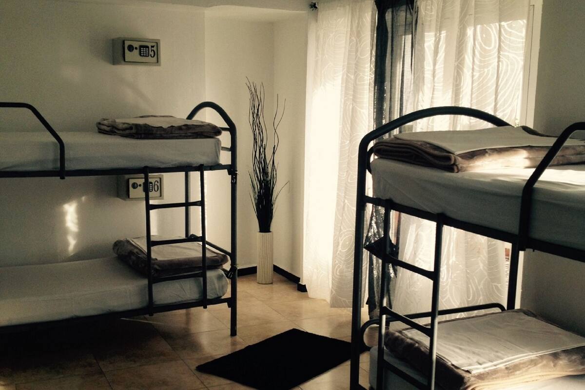 Egyptian cotton sheets, in-room safe, blackout drapes