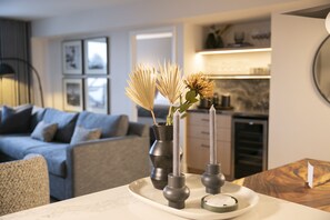 Suite 307, Two Bedrooms, Diamond | Living area | 37-inch flat-screen TV with cable channels, TV, DVD player