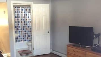 Departamento, 2 camas matrimoniales (Ground Floor) | Área de sala de estar | Televisión de pantalla plana