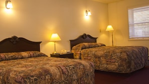 Phòng, 2 giường đôi | Bàn, bàn ủi/dụng cụ ủi quần áo, truy cập Internet không dây miễn phí