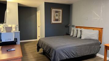 Standard Room, 1 Queen Bed, Non Smoking | Free WiFi, bed sheets