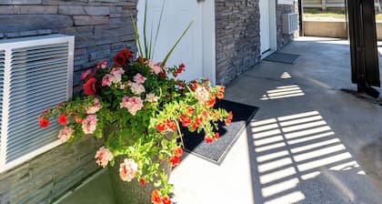 Hinton Highway Inn