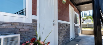 Hinton Highway Inn