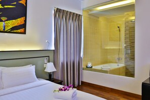 Studio King | Minibar, in-room safe, desk, blackout drapes - Sky View Hotel Yangon (Yangon)