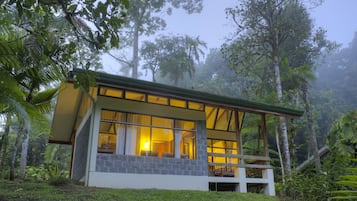 Standardværelse med dobbeltseng eller 2 enkeltsenge - udsigt til have | Balkon