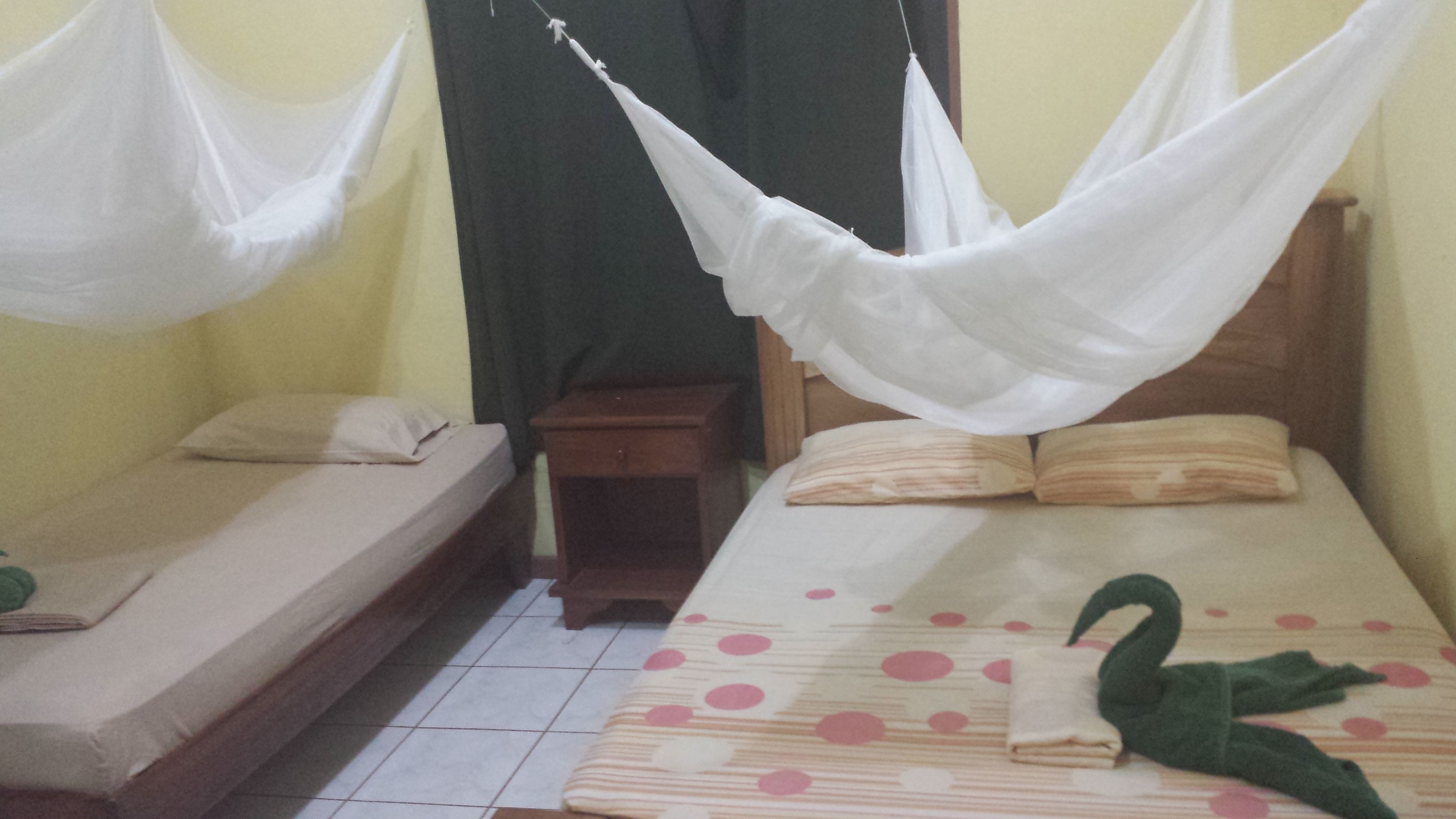 Vierpersoonskamer, uitzicht op tuin