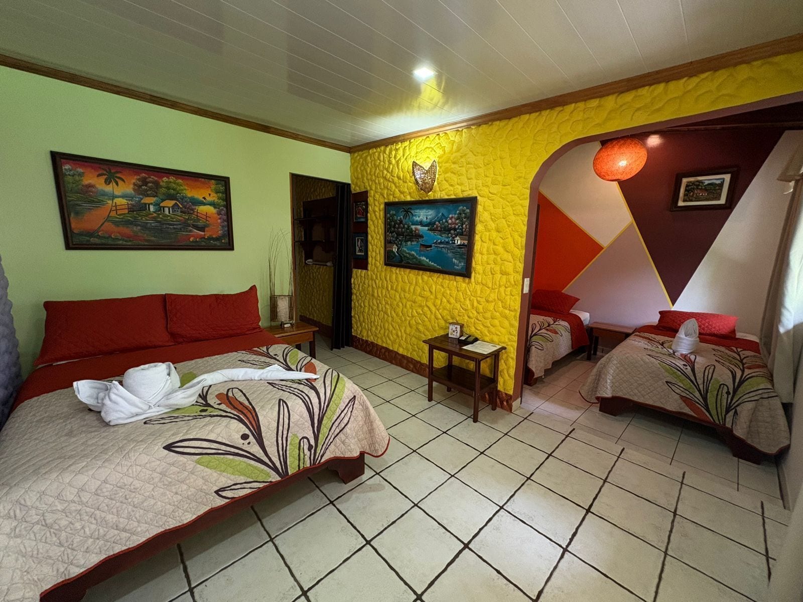 클래식 쿼드룸 | 고급 침구, 오리/거위털 이불, 객실 내 금고, 무료 WiFi