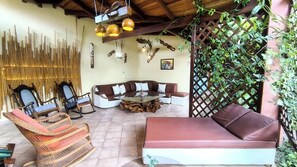 Télévision à écran plat, livres