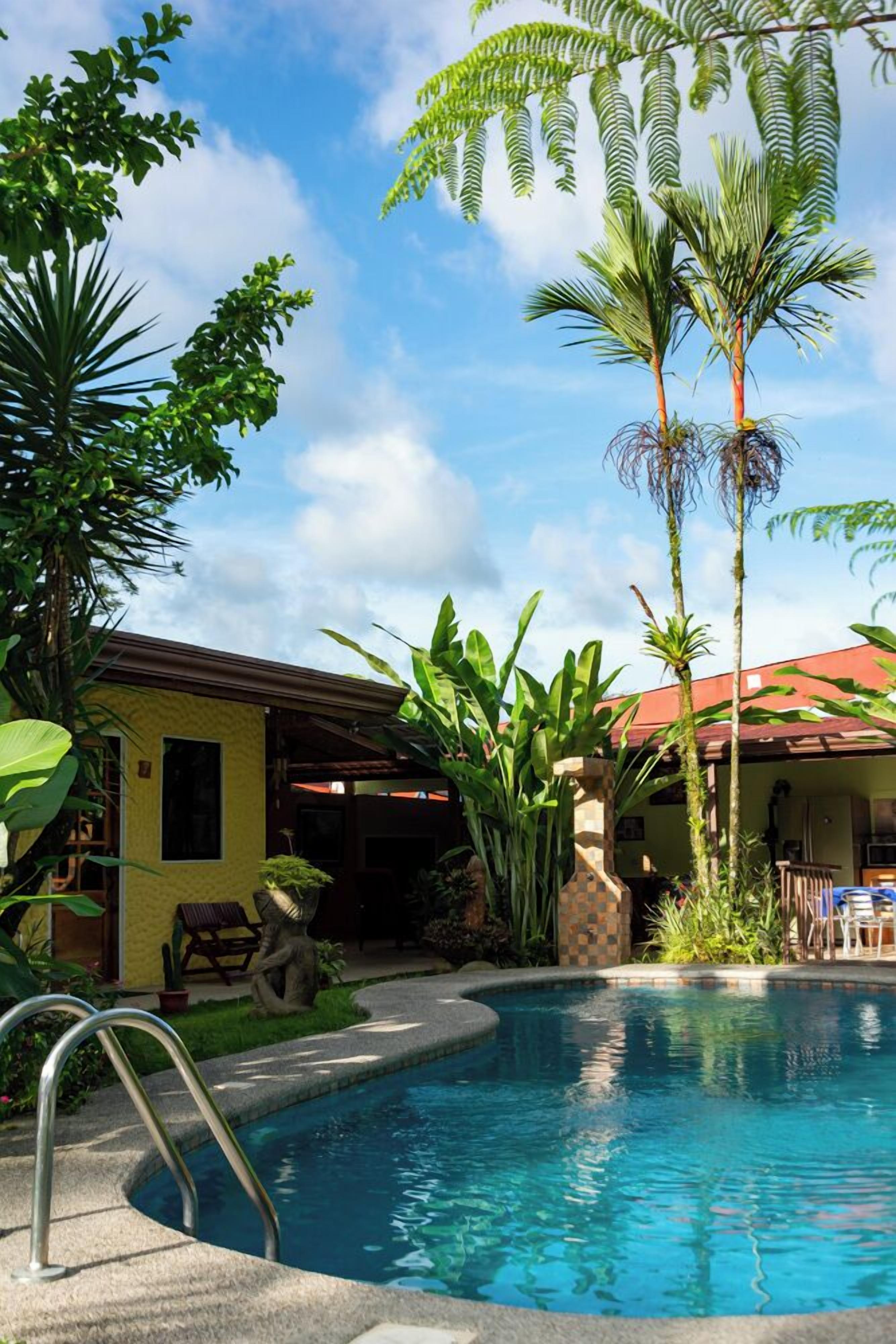 حمّام سباحة خارجي