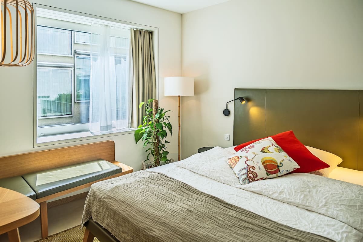 Design Standard Room | In-room safe, individually decorated, individually furnished, desk