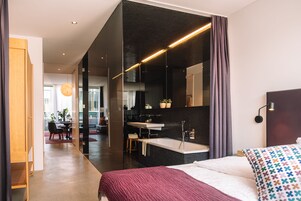 Design Penthouse Suite  | In-room safe, individually decorated, individually furnished, desk